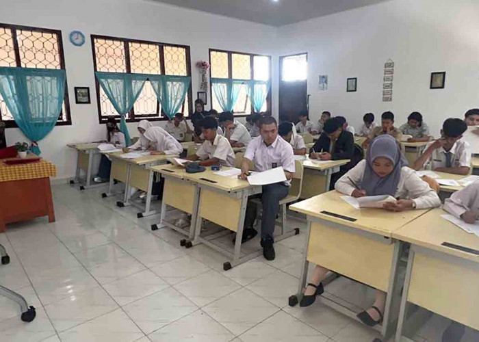 89 Siswa SMA Nusa Lubuk Linggau Kerjakan Soal ASAJ