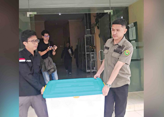3 Jam Tim Kejari Geledah Kantor DLH Lubuk Linggau, Sita 2 Box Dokumen dan CPU