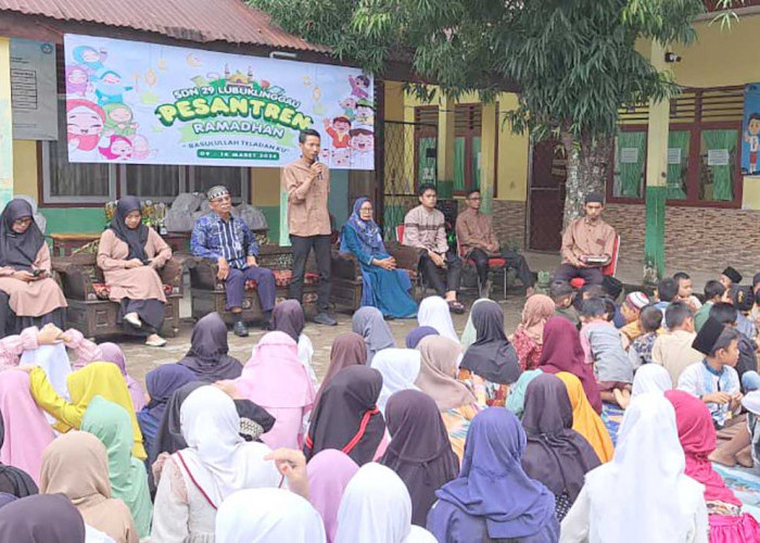 Pesantren Kilat Ramadan di SDN 29 Lubuklinggau Diisi Dengan Bakti Sosial