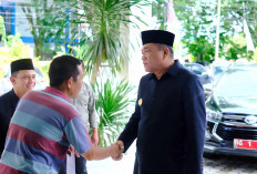 Bupati Muba Serahkan Bantuan Alat Pasca Panen untuk Petani Karet