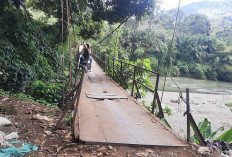 Jembatan Gantung Sungai Kelingi di Lubuk Linggau Rusak Parah, Warga Was-was saat Melintas
