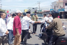 Jumat Berkah, Bersama Relawan Dunsanak Minang H. Rustam Effendi Bagikan 500 Nasi Kotak