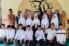Penutupan Pesantren Ramadan, SMPN Sumber Rejo Salurkan Bantuan Sembako untuk Siswa Kurang Mampu