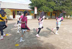 Ekskul Futsal Putri SMPN 12 Lubuk Linggau Latih Siswi Berani Berkompetisi Sehat