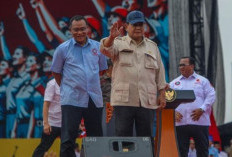 Prabowo Hadiri May Day 2025 di Monas, Janji Hapus Outsourcing dan Bentuk Satgas PHK untuk Lindungi Buruh
