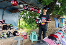  Penjual Helm Asal Lubuk Linggau Mengadu Nasib di Musi Rawas