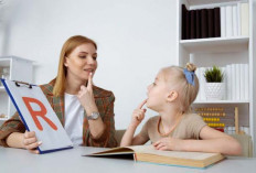 Orang Tua Ajarkan Huruf Sejak Kecil: Fondasi Emas Pendidikan Anak  