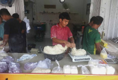 Aneka Camilan Mentah Murah Diburu Warga Sambut Hari Raya