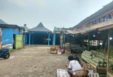 Pedagang Buah Pasar Satelit Masih Menunggu Kepastian Lokasi Relokasi Baru