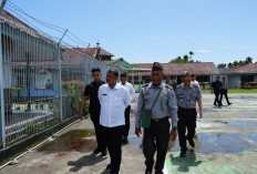 Sambangi 3 Petugas Lapas yang Terluka di Nabire, Ini yang Dilakukan Dirjenpas Mashudi