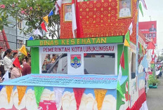 Warga Antusias Saksikan Pawai Mobil Hias, Wali Kota : Bukan Sekedar Pawai,Tapi Sosialisasi Pembangunan