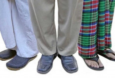 Menjulurkan Pakaian Hingga Menutupi Mata Kaki