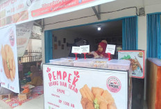 Diserbu Warga Jelang Berbuka, Pempek Ludes Sebelum Magrib