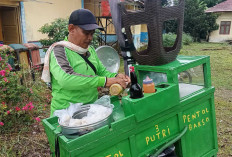 Rezeki Ramadan, Omset Pedagang Pentol Kuah Meningkat 