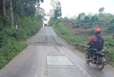 Lantai Jembatan Desa Tambangan Jebol Sudah Diperbaiki