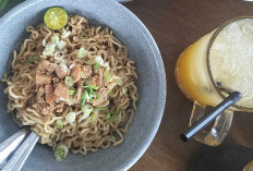 Hangatnya Mie Ayam Berkuah Kaldu