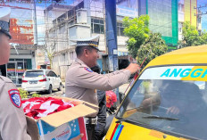 Dikira Razia, Pengendara di Lubuk Linggau Terkejut Diberikan Bendera Oleh Kasat Lantas Polres Lubuk Linggau
