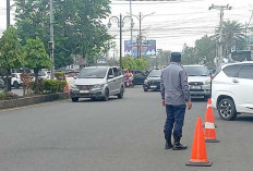 Uji Coba One Way di Jalan Garuda Lubuk Linggau, Pengendara Mobil Masih Nekat Menerobos