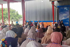 Jokowi Bagikan Bantuan ke 700 Warga, Kunjungan ke Lubuklinggau ada Keseruan di Bulog