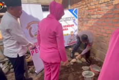 Polres Muratara Bedah Rumah Warga yang Tinggal di RTLH 