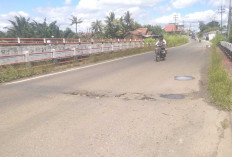 Lubang di Jembatan Jalan Jendral Sudirman Menjadi Ancaman Bagi Pengguna Jalan, Warga Minta Perbaikan         