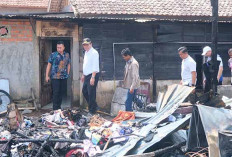 Bupati Muba Janjikan Bantuan Bangun Kembali Rumah Warga yang Terbakar