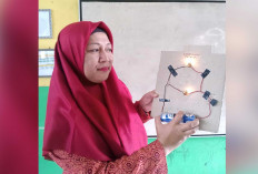 Guru SDN 49 Lubuk Linggau Berikan Praktik Teori Rangkaian Paralel