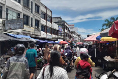 Pasar Inpres Lubuk Linggau Dipadati Pengunjung, Masyarakat Bingung Kapan 1 Syawal 
