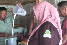 Ramadhan Harga Santan Naik Jadi Rp40 Ribu Per Kg, Pembeli Tetap Ramai 
