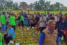 Jelang Lebaran, Ratusan Warga Tugumulyo Musi Rawas Rela Antri untuk Beli Elpiji 3 Kilogram