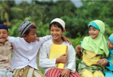 Arah Kiblat Menyatukan Hati: Meleburkan Kenikmatan Dunia tanpa Imbalan