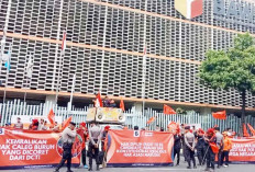 Caleg Partai Buruh Dicoret dari DCT, Ratusan Massa Demo Bawaslu