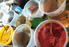 Bumbu Giling Pasar Inpres Ramai Diburu Ibu-Ibu Jelang Idul Adha