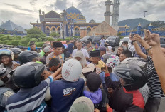 Polres Lubuk Linggau Kembali Bagi-bagi Takjil Gratis, Kapolres Dikerumuni Warga