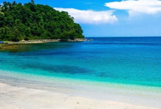 Keindahan Pantai Wartawan Tiada Duanya, Ada Batu Mengeluarkan Air Panas Hingga Makam Pendekar Asal Banten 