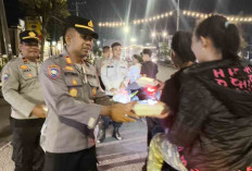 Kapolres Lubuk Linggau dan Jajaran Bagikan Nasi Kotak sambil Sampaikan Imbauan ke Pengendara