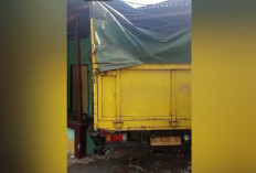 Diduga Ngantuk, Sopir Truck Bermuatan Sayur di Musi Rawas Tabrak Rumah Warga