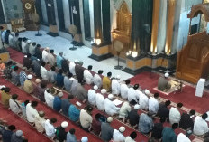 Fadhilah Sholat Tarawih Malam ke-12, Wajah Bersinar Seperti Bulan Purnama di Hari Kiamat