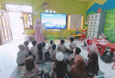 Agar Anak Fokus, Guru TK Islam Mardhotillah 1 Lubuk Linggau Pakai Teknik Ice Breaking
