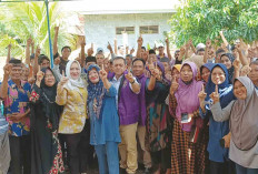 Masyarakat Sukakarya : Terima Kasih Ibu Ratna Machmud Jalan Kami Sudah Bagus