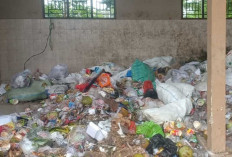 DLH Musi Rawas Kembali Angkut Sampah di H+2 Lebaran