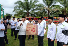 Bentuk Apresiasi, Kemenag Mura Berikan Penghargaan kepada Kepala KUA dan Kepala Madrasah 