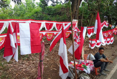 Penjual Bendera Merah Putih di Lubuklinggau Raup Omzet Puluhan Juta Dalam Sehari Berjualan