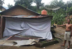 Diterjang Banjir Dinding Dapur Ambruk. Ini Harapan Kuswanto Kepada Pemerintah