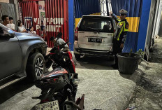  Lalai saat Mengendarai Mobil, Pengendara Avanza Tabrak Dua Kendaraan dan Pintu Ruko 