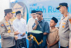 Kapolda Sumsel Terima Hadiah Gethuk Buatan Warga Korban Kebakaran di Musi Rawas