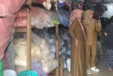Berburu Bahan Hordeng dan Ambal Terjangkau, Warga Padati Toko Kain di Jalan Yos Sudarso
