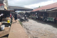 Pedagang Pasar B Srikaton Musi Rawas Keluhkan Sepinya Pembeli dan Jalan Rusak