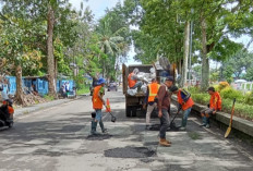 Tambal Jalan Prioritaskan Titik Keramaian, DPUPR BM Lubuk Linggau Percepat Hingga H-3