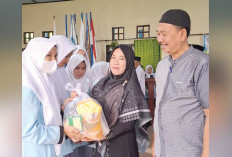 Penutupan Pesantren Ramadhan 2025, SMAN Rupit Muratara Bagikan Sembako untuk Siswa yang Membutuhkan